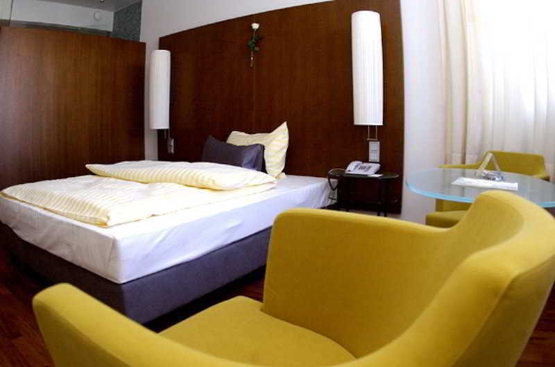 เดอะ เพนซ์ โฮเต็ล Hotel อินส์บรุค ห้อง รูปภาพ